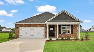 107 Creekridge St, Headland, AL 36345