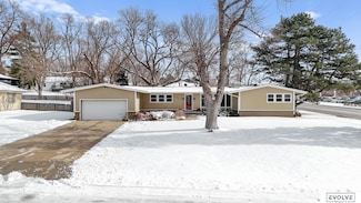 939 S 89th St, Omaha, NE 68114