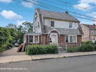 52 Roe St, Staten Island, NY 10310