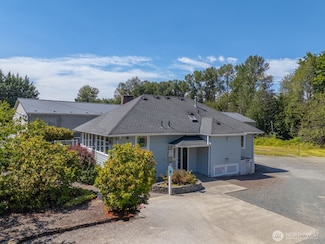 10516 E Riverside Dr, Bothell, WA 98011