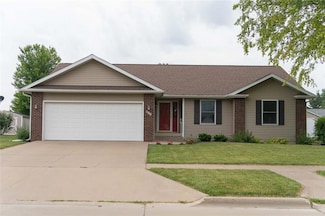 811 E Union St, Pella, IA 50219