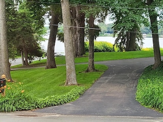 2022 Lake Rd, Wayzata, MN 55391