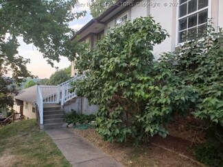 215 Winchester Dr, Culloden, WV 25510