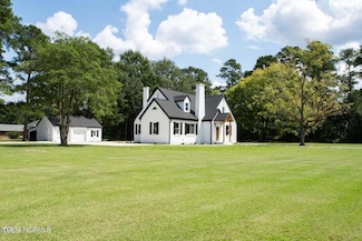 608 N East St, Roseboro, NC 28382