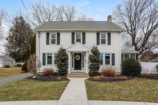 26 Alhambra Cir N, Agawam, MA 01001