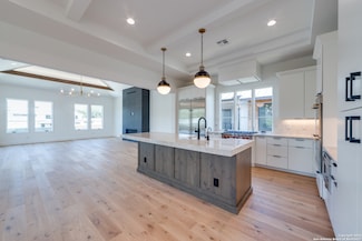 405 Oak Park Dr, Boerne, TX 78006