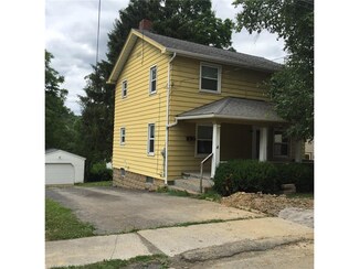 75 W Walnut St, Lowellville, OH 44436