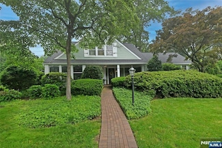 455 Summit Ave, Oradell, NJ 07649