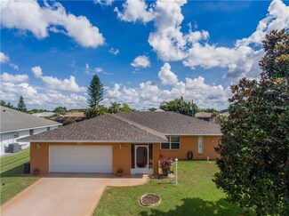 45 Perimeter Dr, Englewood, FL 34223