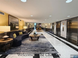 1265 15th St Unit 1A, Fort Lee, NJ 07024