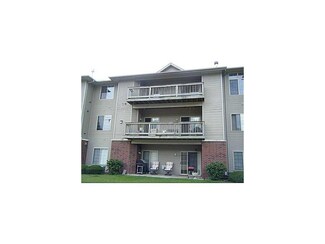 250 Cimarron Dr Unit 220, Hiawatha, IA 52233