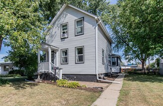 11 N 1st St, Princeton, IL 61356