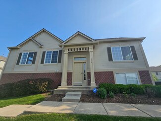 1736 Fredericksburg Ln, Aurora, IL 60503