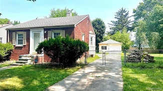 19331 Kingsville St, Harper Woods, MI 48225