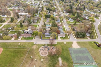 507 John St, Clare, MI 48617