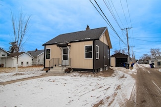 617 13th St NW, Cedar Rapids, IA 52405
