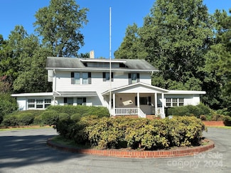 517 W Spring St, Troy, NC 27371