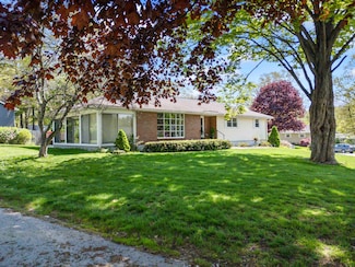 1 Taylor Ln, Portsmouth, NH 03801
