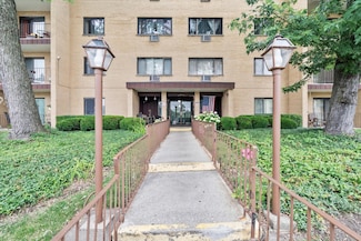 6670 S Brainard Ave Unit 303, Countryside, IL 60525