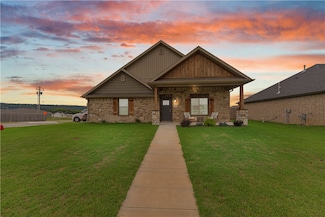 971 Pinnacle St, Prairie Grove, AR 72753