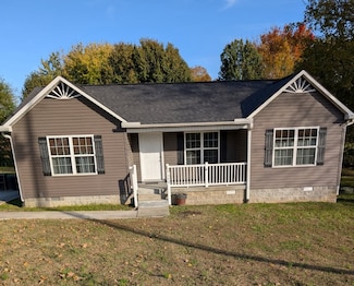 906 Herschel St, Burns, TN 37029