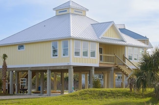 312 Bledsoe St, Saint George Island, FL 32328