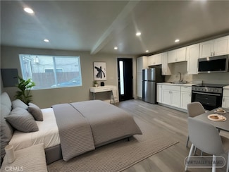 5014 1/2 Kester Ave, Los Angeles, CA 91403