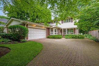 843 Bluff St, Glencoe, IL 60022