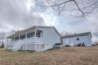 52 Lindsey Rd, Loretto, TN 38469