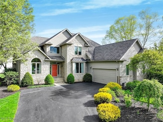 210 Chisholm Ct, Aurora, OH 44202