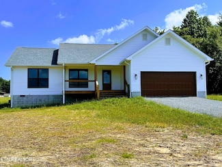 121 Willow Lake Dr, Jamestown, TN 38556