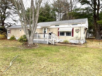 12 Valiant Dr, Coventry, RI 02816