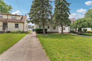 4462 S Hills Dr, Cleveland, OH 44109