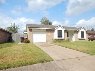 9315 Golden Wood Ln, Houston, TX 77086