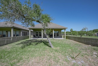 111 Long Reach Loop, Rockport, TX 78382