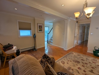 147 Grove St, Stamford, CT 06901