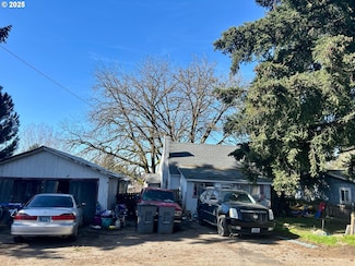 1216 Goucher St, Amity, OR 97101