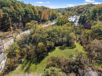 1560 Mclaughlin Run, Upper St. Clair, PA 15241