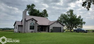 2562 Oaks Ave, Marshalltown, IA 50158