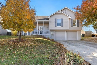 2121 NE Concord St, Lees Summit, MO 64086