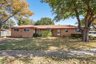 501 S Hilltop St, Burkburnett, TX 76354