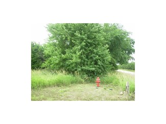 501 W 4th St, Pomona, KS 66076