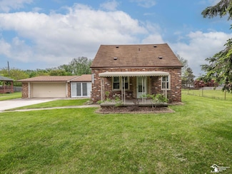 22933 Monterey Dr, Woodhaven, MI 48183