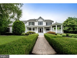 6 Mc Knight Ct, Cranbury, NJ 08512
