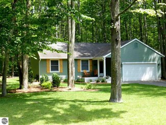 19196 Beechridge Dr, Lake Ann, MI 49650