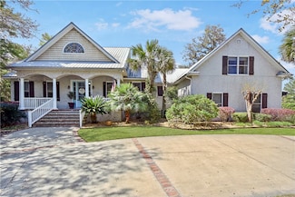 230 Harbor Pointe Dr, Brunswick, GA 31523