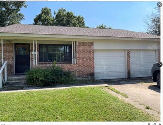 111 W Cunningham St, Bonham, TX 75418