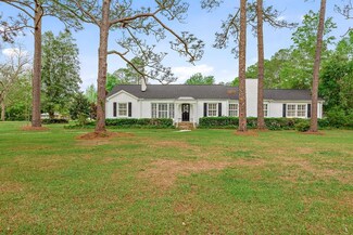 401 N Trinity St, Geneva, AL 36340