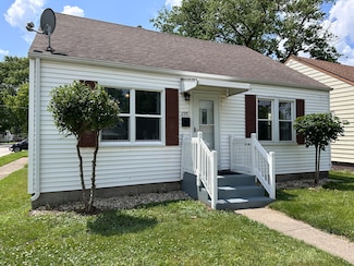 295 S Clinton Ave, Bradley, IL 60915