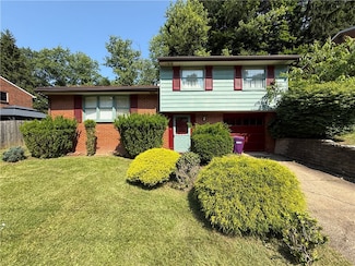 376 Holiday Park Dr, Pittsburgh, PA 15239